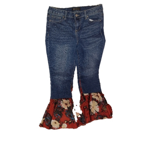 VERSONA EMBELISHED CROP DENIM - Picture 2 of 7